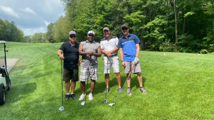 Apple Self Storage Sponsors Tee Off For Hospice