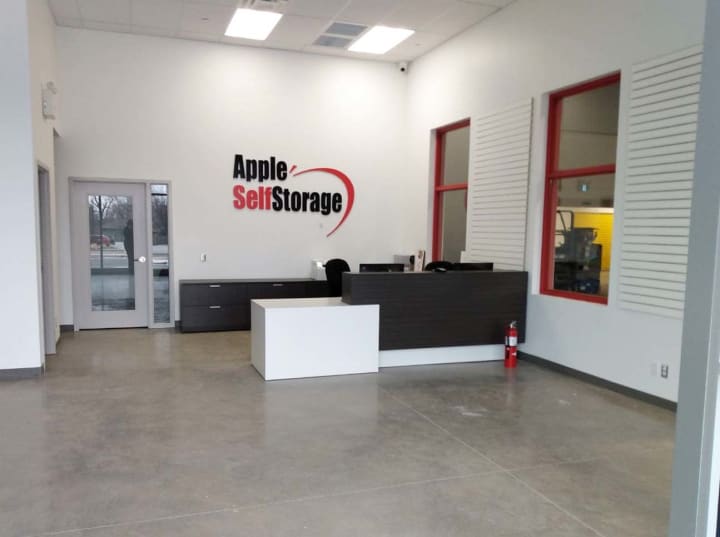 apple self storage leamington office