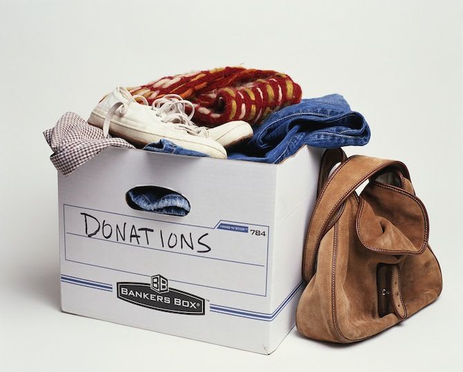 declutter-donate-clothes