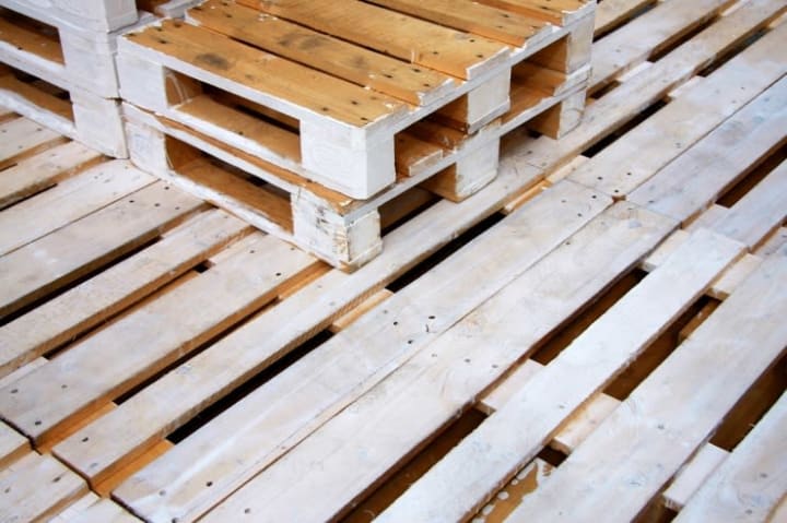 wood pallets to put down in storage unit to protect items